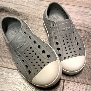 Gray Kids Native Jefferson slip on shoes Sz C7 EUC
